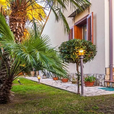 New Villa Messina 캄포펠리체 디 로첼라